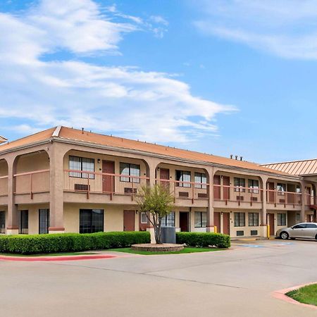 Super 8 By Wyndham Grand Prairie Southwest Motel Exterior photo
