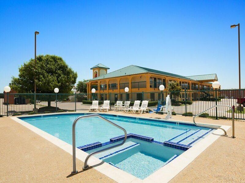 Super 8 By Wyndham Grand Prairie Southwest Motel Exterior photo