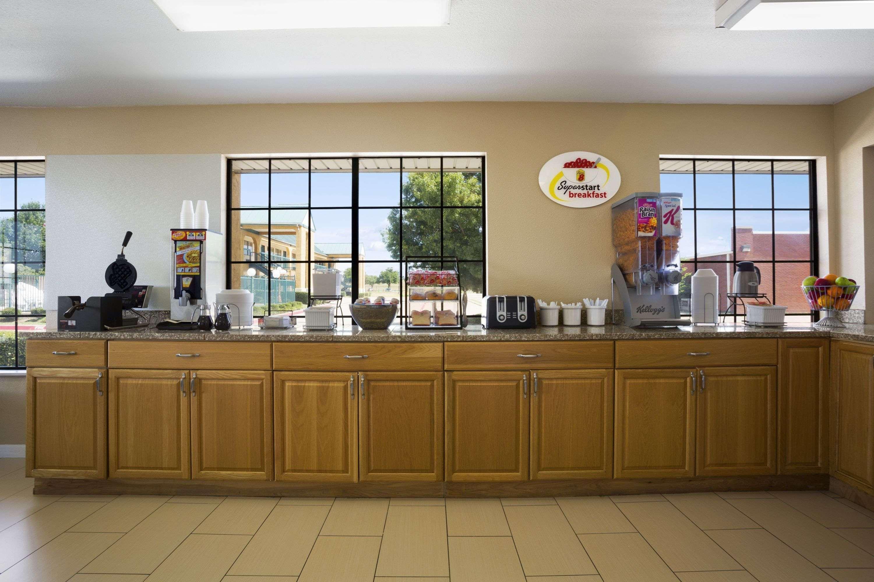 Super 8 By Wyndham Grand Prairie Southwest Motel Exterior photo