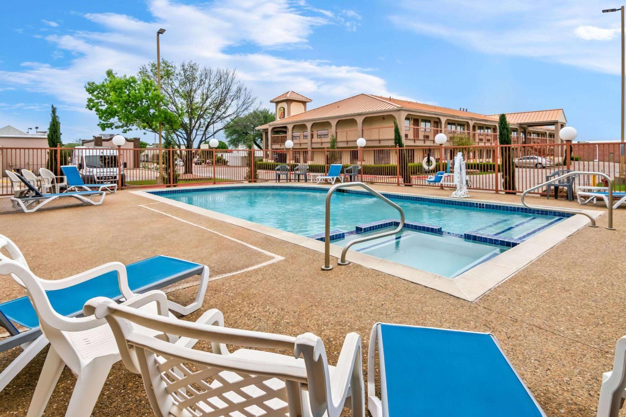 Super 8 By Wyndham Grand Prairie Southwest Motel Exterior photo